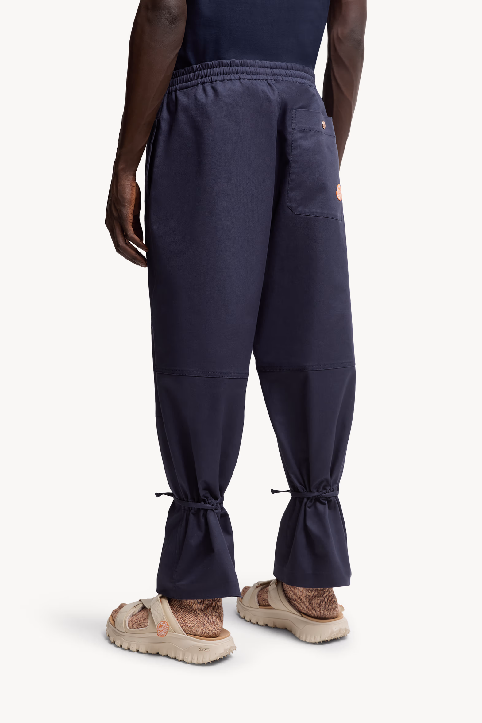 Pantalon en gabardine de coton Moncler x Gilga Farm Designed by Donald Glover Hommes Bleu marine Moncler 5